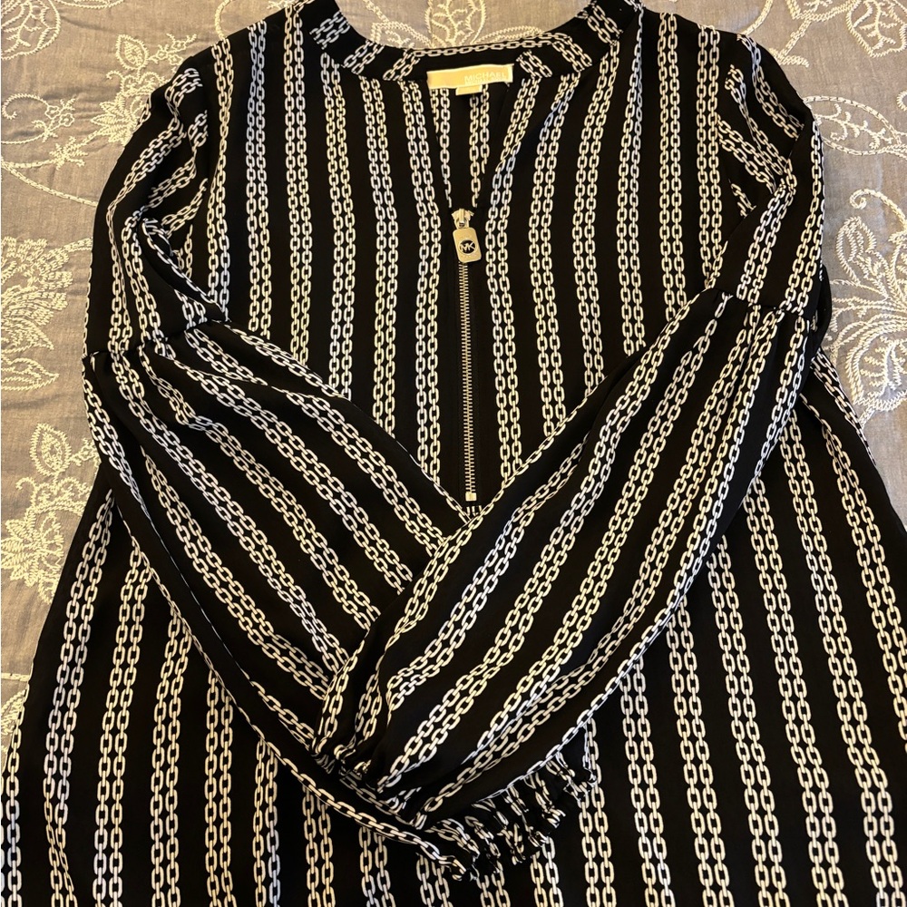 Black and White Chain Pattern Top